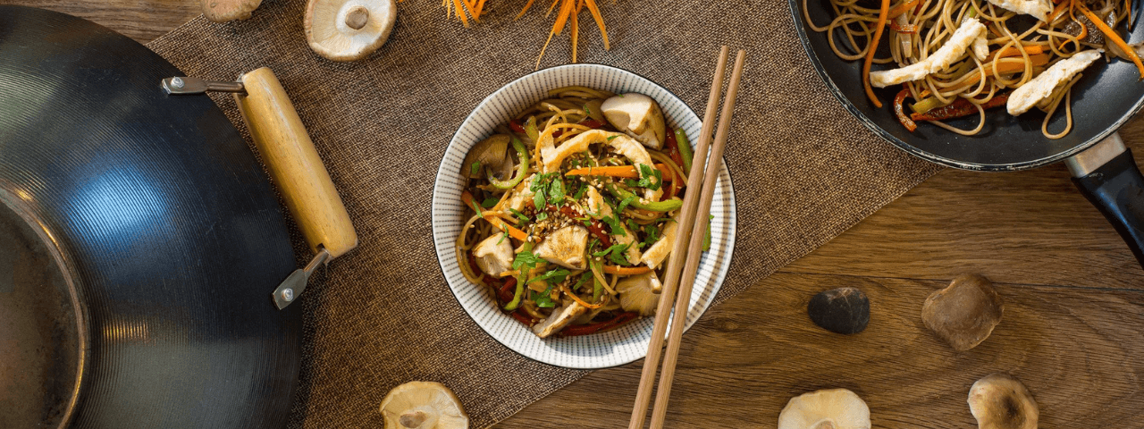 Yakisoba de verduras con huevo